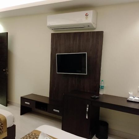 Hotel Solitaire Chinhat Ngoại thất bức ảnh
