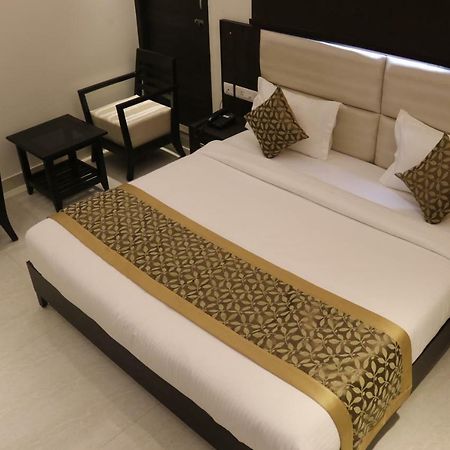Hotel Solitaire Chinhat Ngoại thất bức ảnh