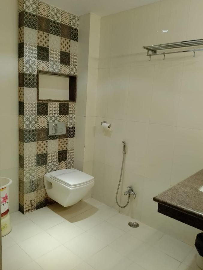 Hotel Solitaire Chinhat Ngoại thất bức ảnh
