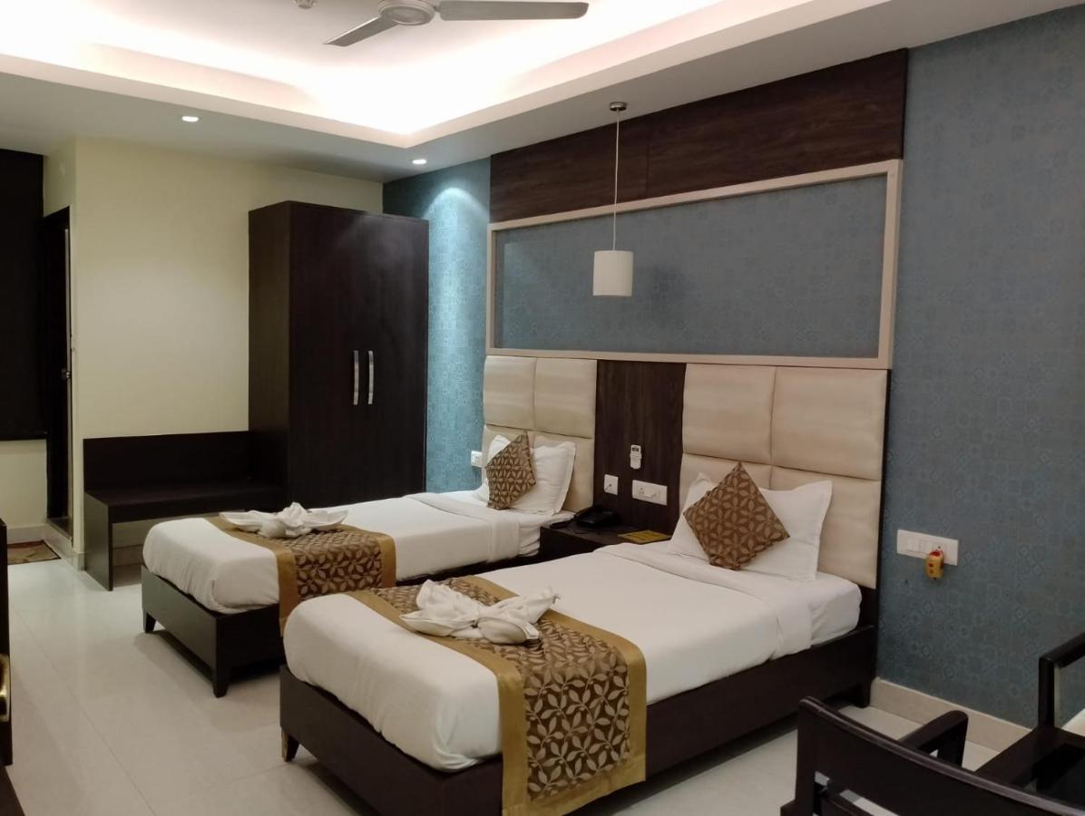 Hotel Solitaire Chinhat Ngoại thất bức ảnh