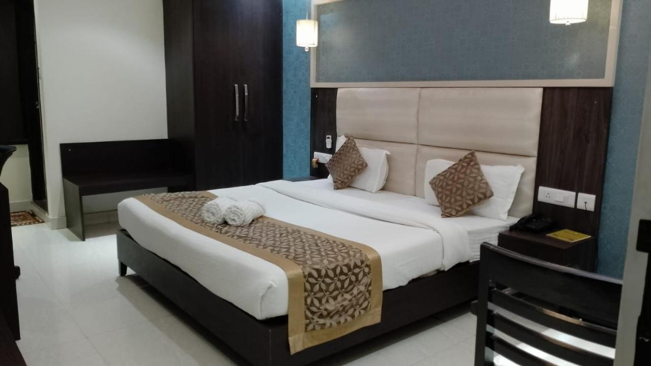 Hotel Solitaire Chinhat Ngoại thất bức ảnh
