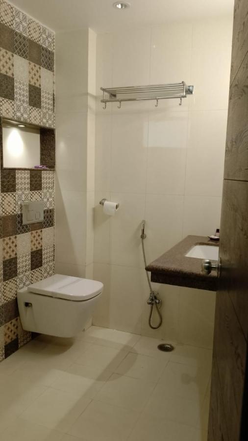Hotel Solitaire Chinhat Ngoại thất bức ảnh