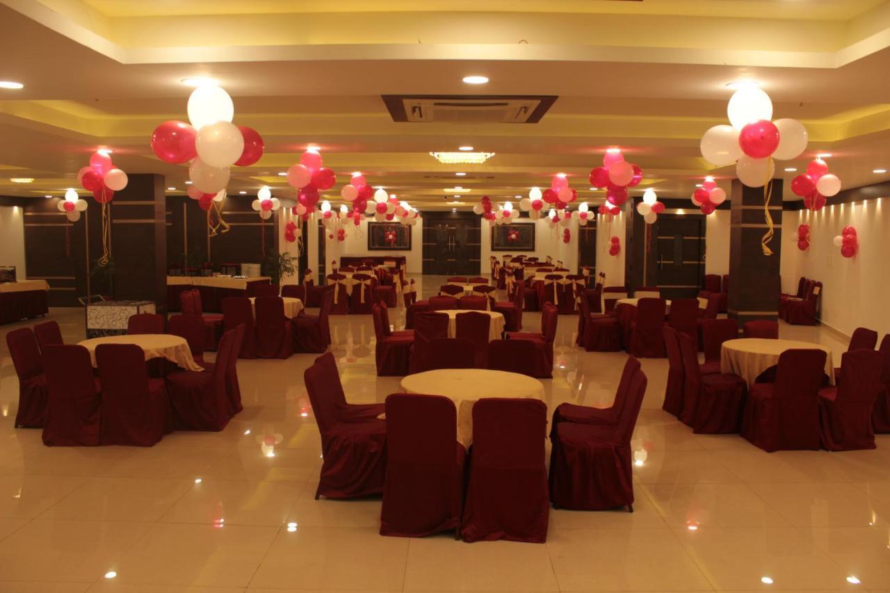Hotel Solitaire Chinhat Ngoại thất bức ảnh