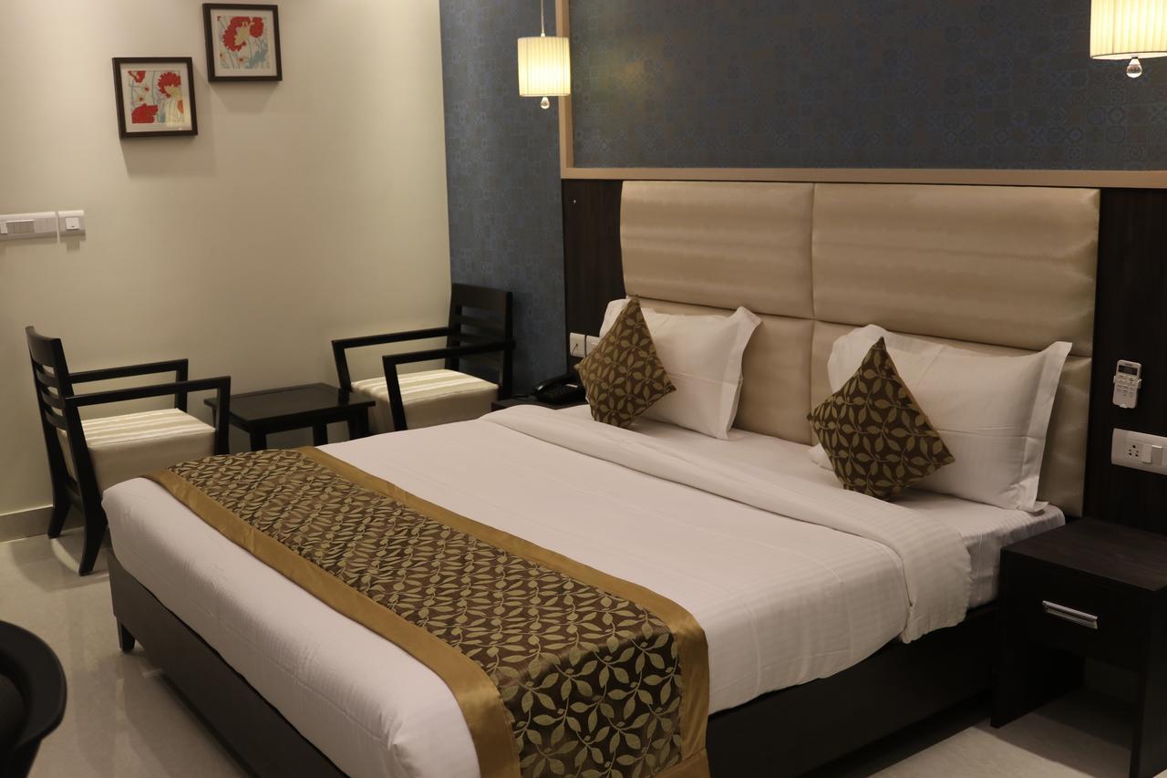 Hotel Solitaire Chinhat Ngoại thất bức ảnh