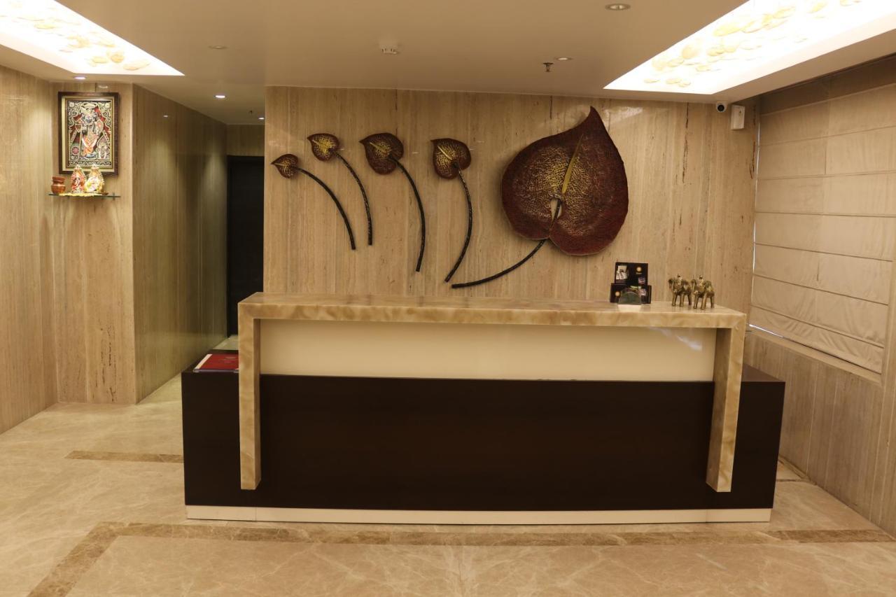 Hotel Solitaire Chinhat Ngoại thất bức ảnh