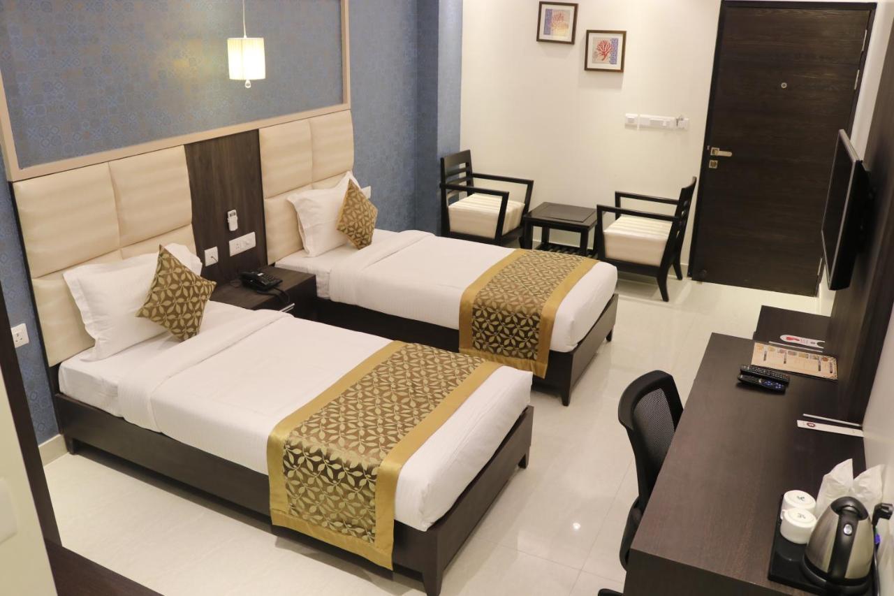 Hotel Solitaire Chinhat Ngoại thất bức ảnh