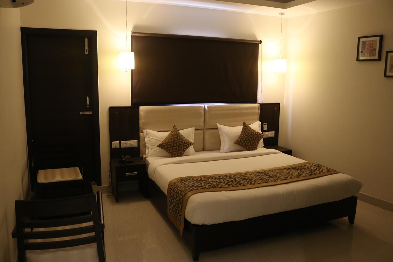 Hotel Solitaire Chinhat Ngoại thất bức ảnh
