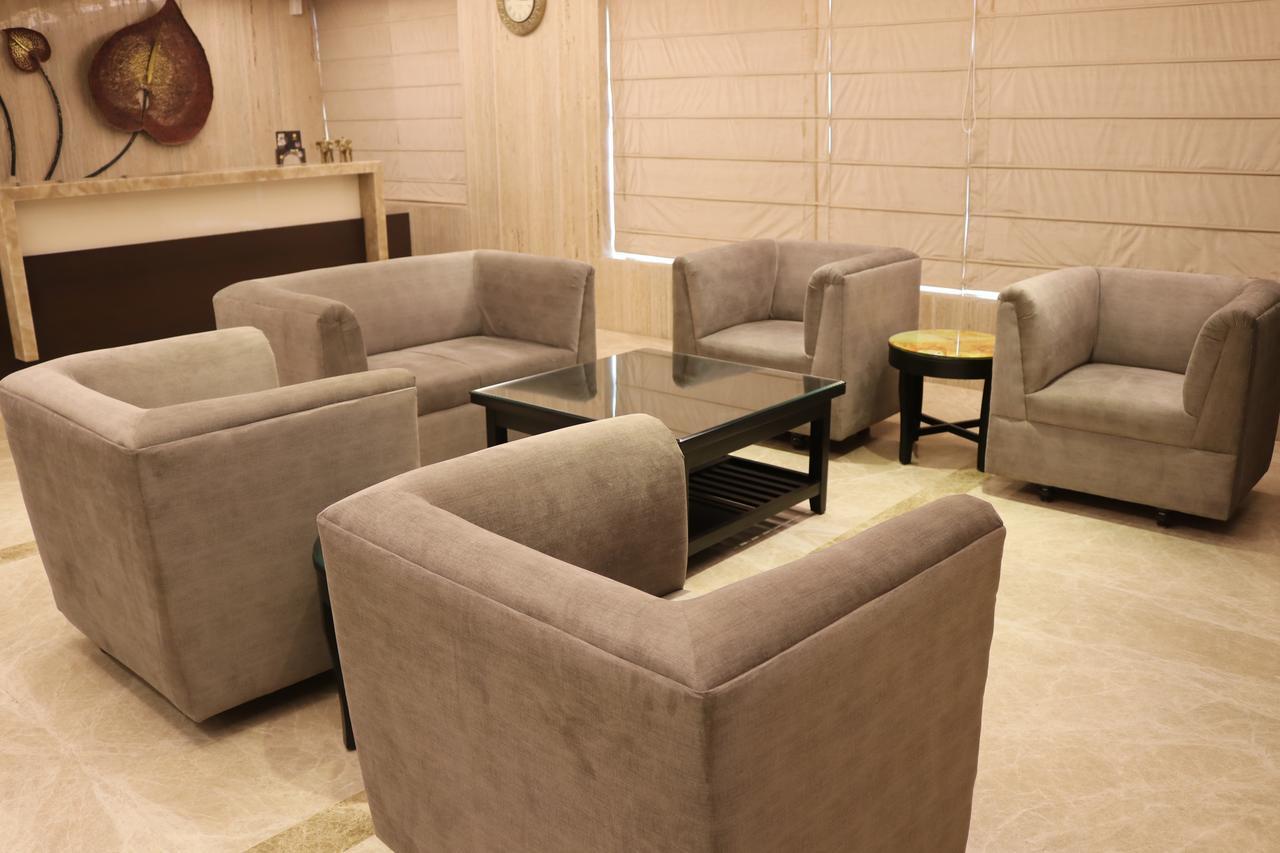 Hotel Solitaire Chinhat Ngoại thất bức ảnh