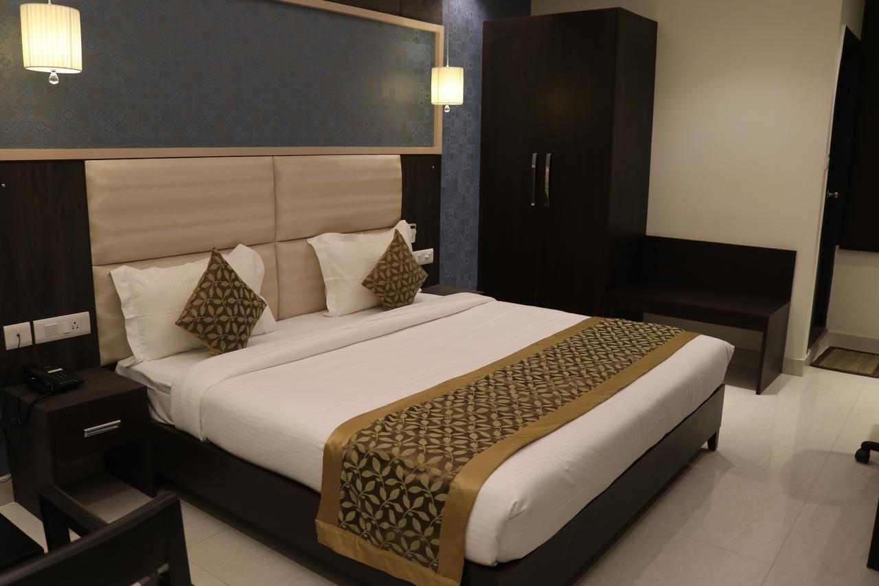 Hotel Solitaire Chinhat Ngoại thất bức ảnh