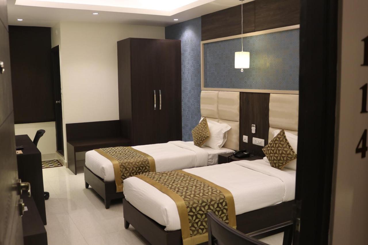 Hotel Solitaire Chinhat Ngoại thất bức ảnh