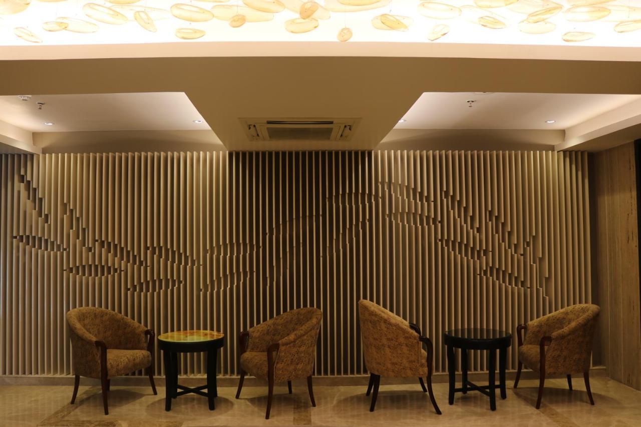 Hotel Solitaire Chinhat Ngoại thất bức ảnh