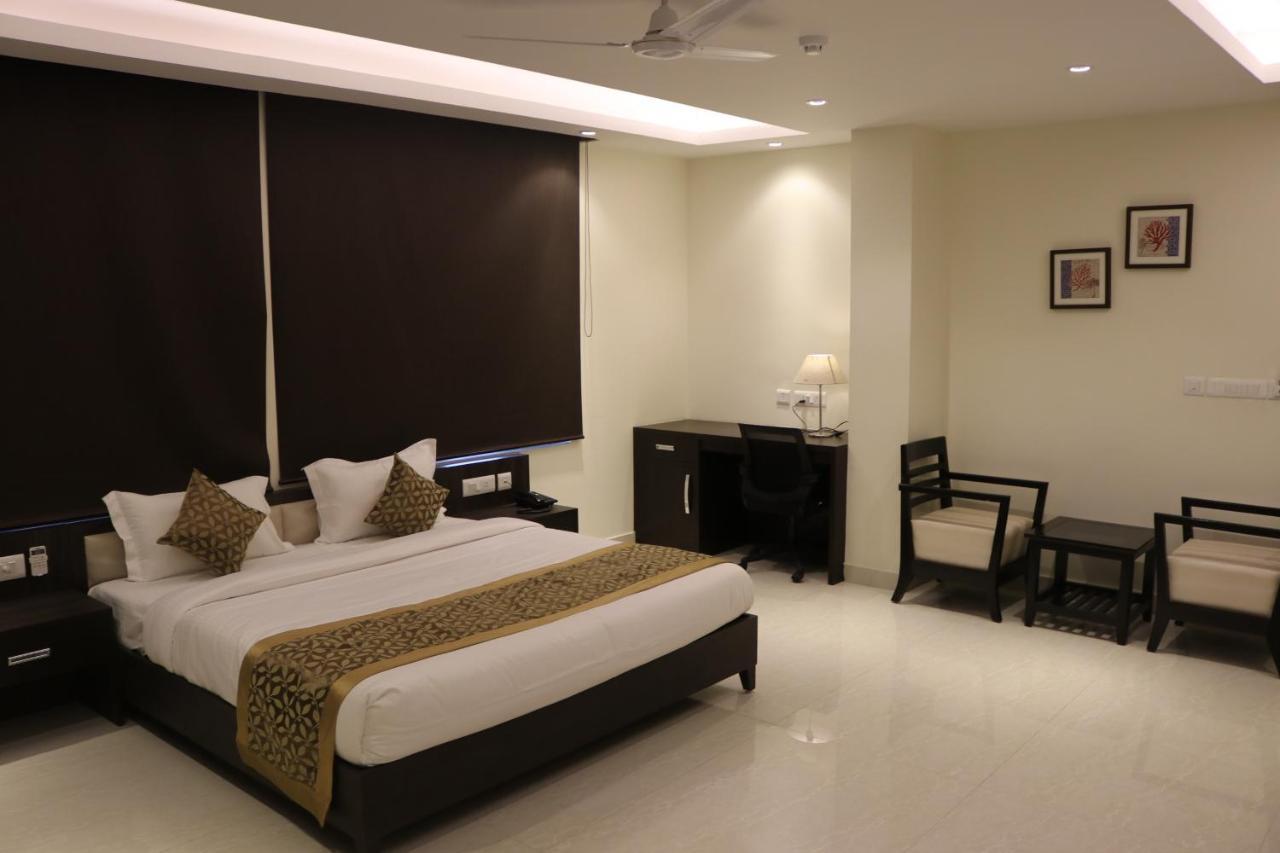Hotel Solitaire Chinhat Ngoại thất bức ảnh