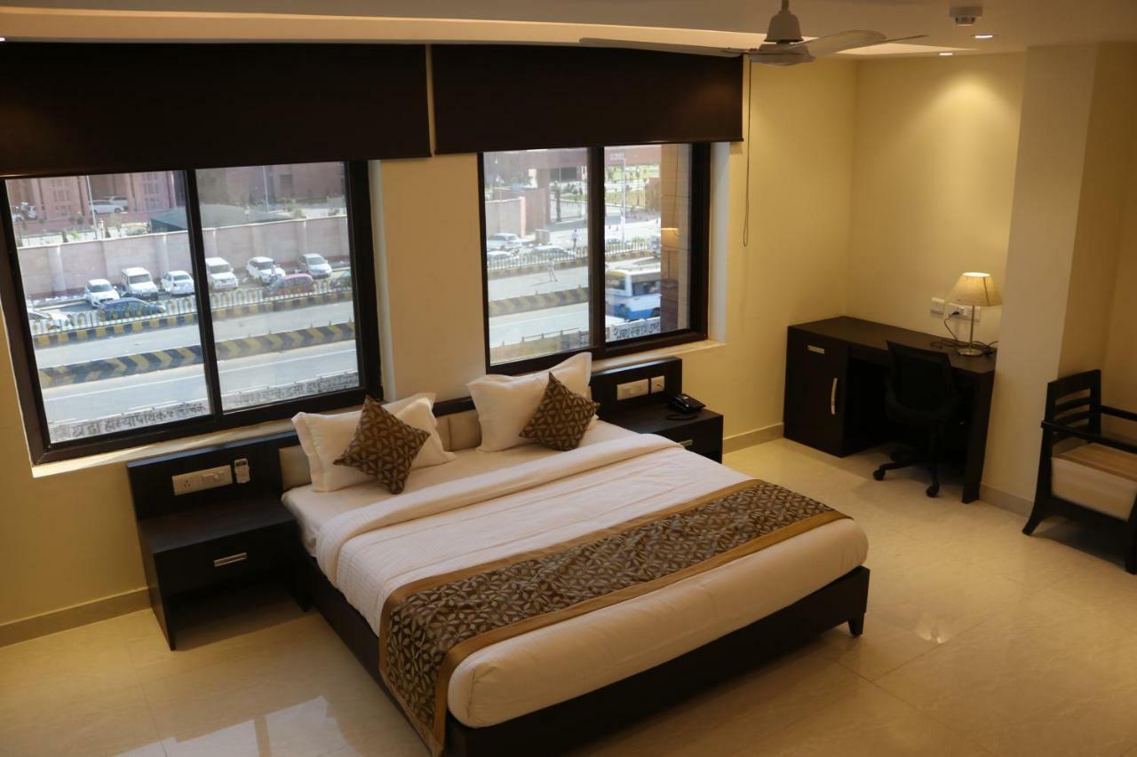 Hotel Solitaire Chinhat Ngoại thất bức ảnh