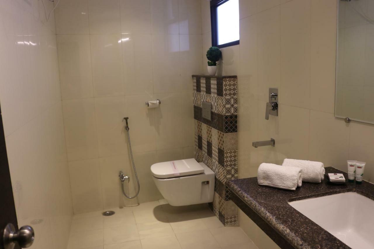 Hotel Solitaire Chinhat Ngoại thất bức ảnh
