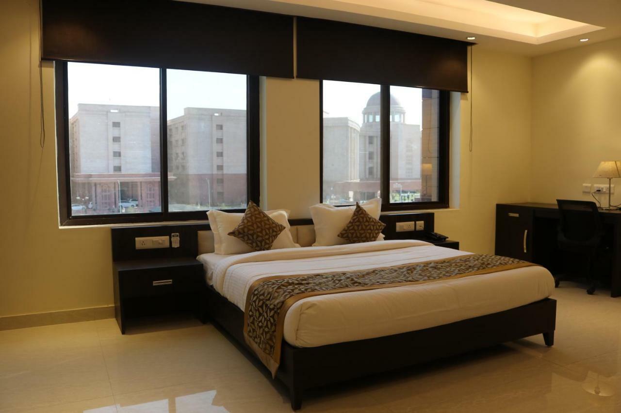 Hotel Solitaire Chinhat Ngoại thất bức ảnh