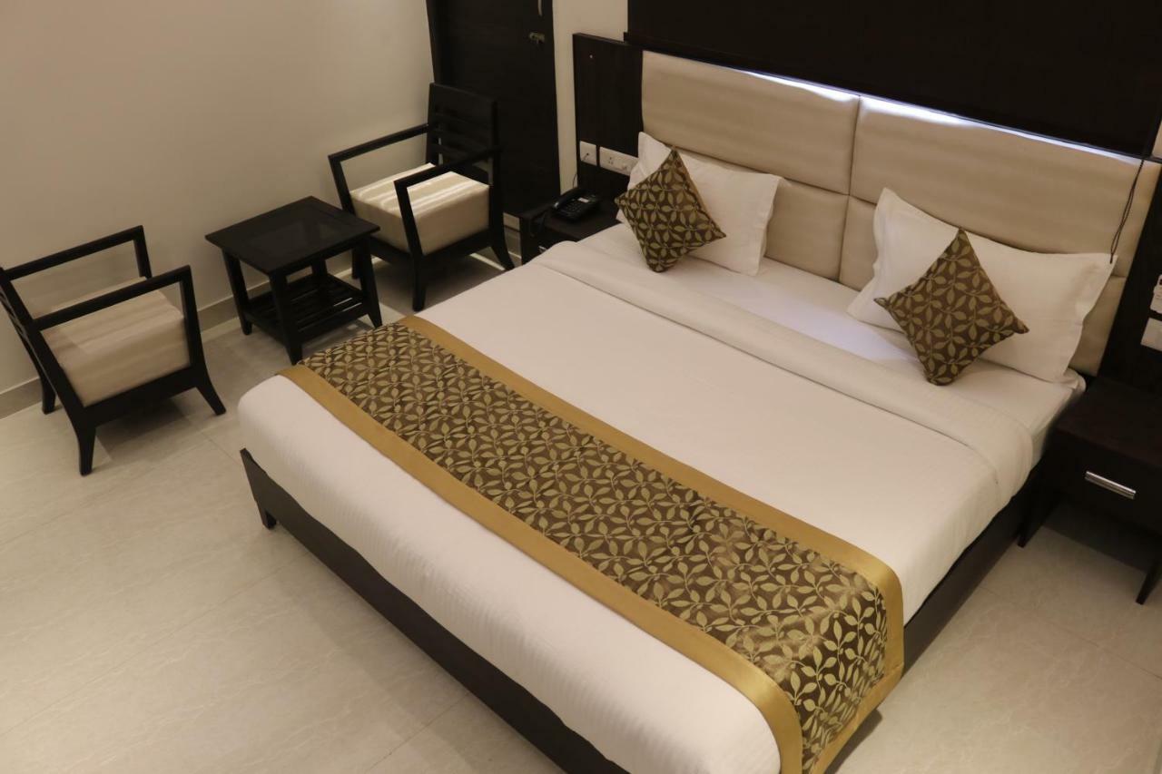 Hotel Solitaire Chinhat Ngoại thất bức ảnh