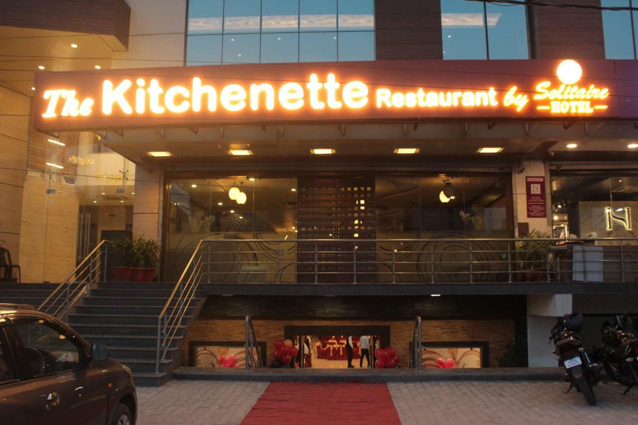 Hotel Solitaire Chinhat Ngoại thất bức ảnh